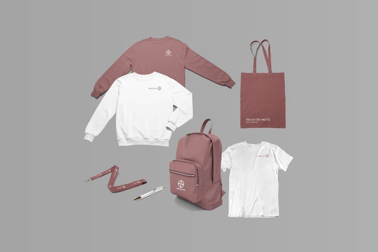 Mockup Logo auf Kleidung und Rucksack