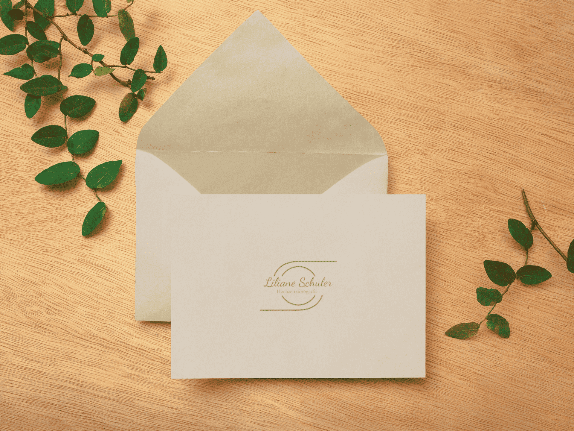 Mockup Logo auf Umschlag